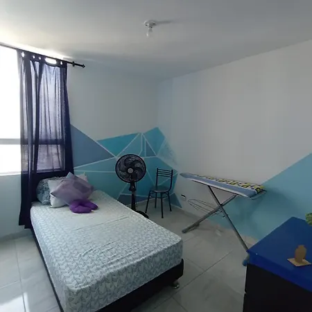 Cuarto En De La Candelaria-cerca A La Terminal De Transportes Cartagena